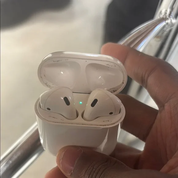 Apple White Earbud Headphones